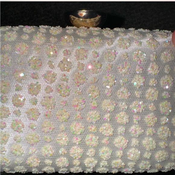 White sequin clutch bag with gold accents - Picture 3 of 3